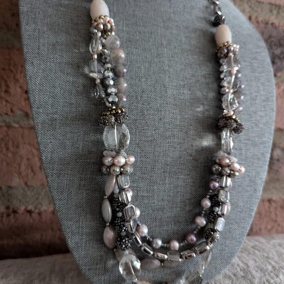 New! Glamorous Multi-strand Faux Pearl Beaded Statement Necklace - Picture 4 of 6